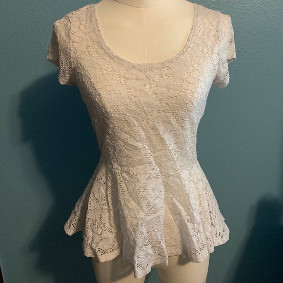 No Boundaries Tops - No Boundaries women's size M white floral peplum lace babydoll blouse